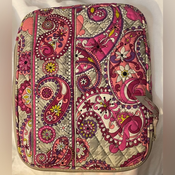 VERA BRADLEY PRE-OWNED IPAD CASE PAISLEY MEETS PLAID(RETIRED PATTERN) see photos - Picture 1 of 9